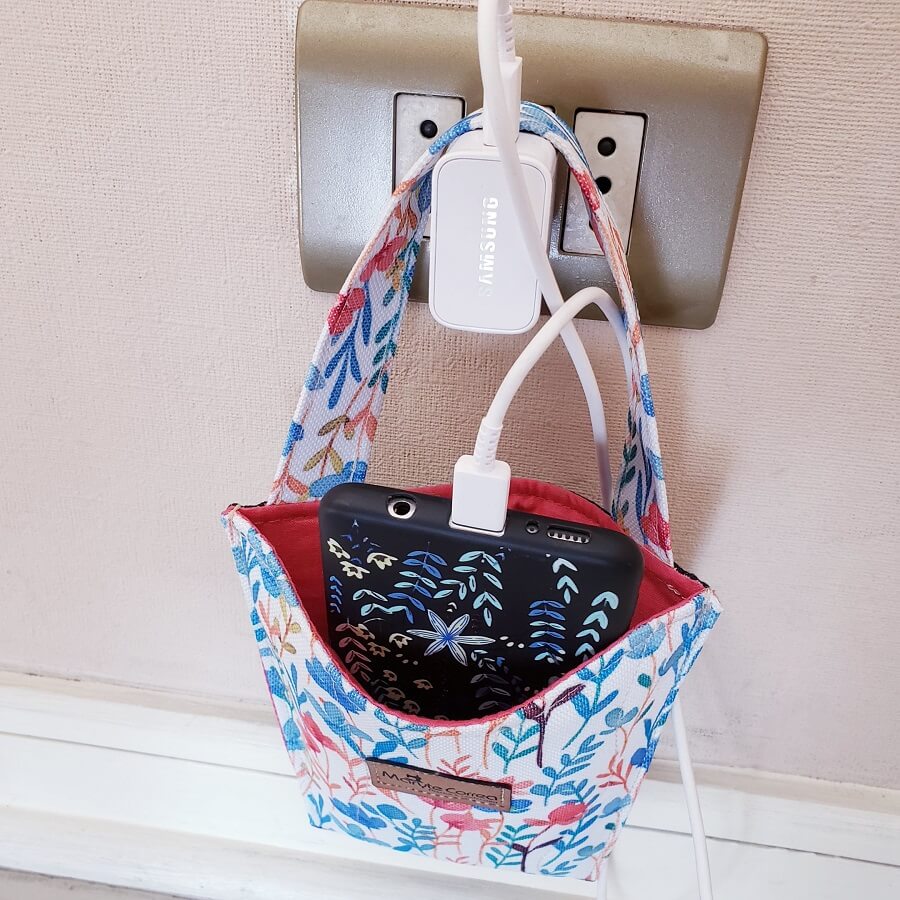 Porta cargador y celular