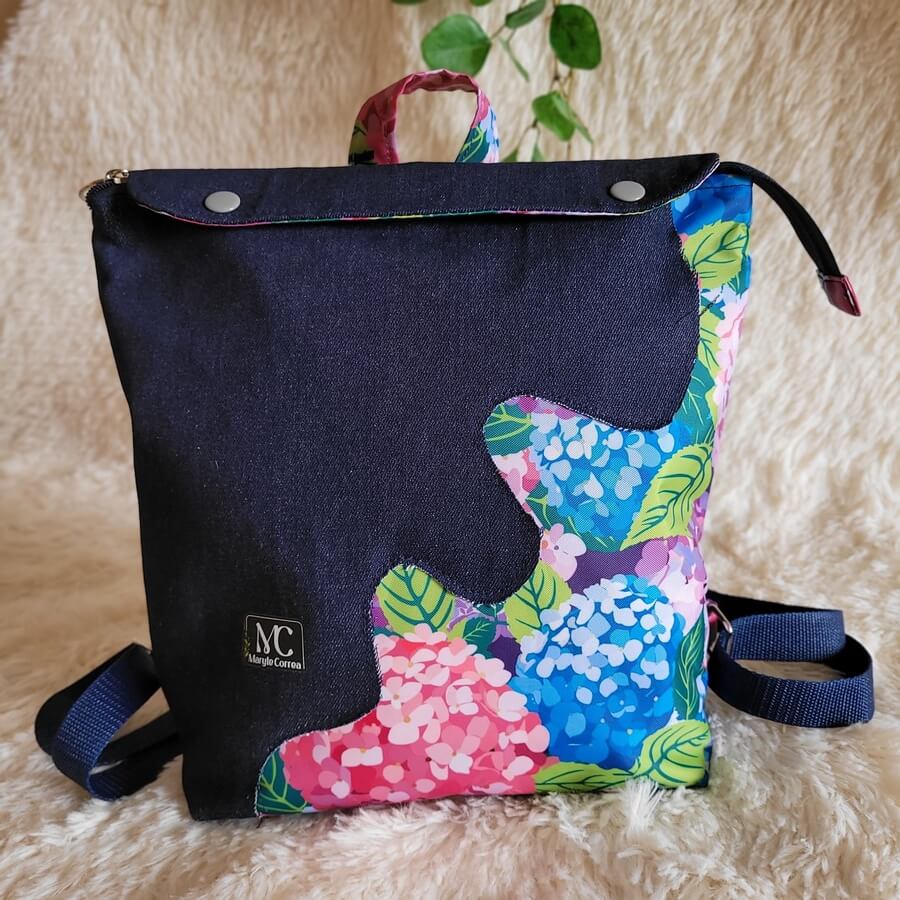 Mochila Aura (stock) Mezclilla - Flores T6